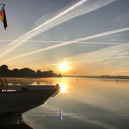 Hausboot Fjord Ankerplatz Mit Biosauna In Schleswig Kültér fotó